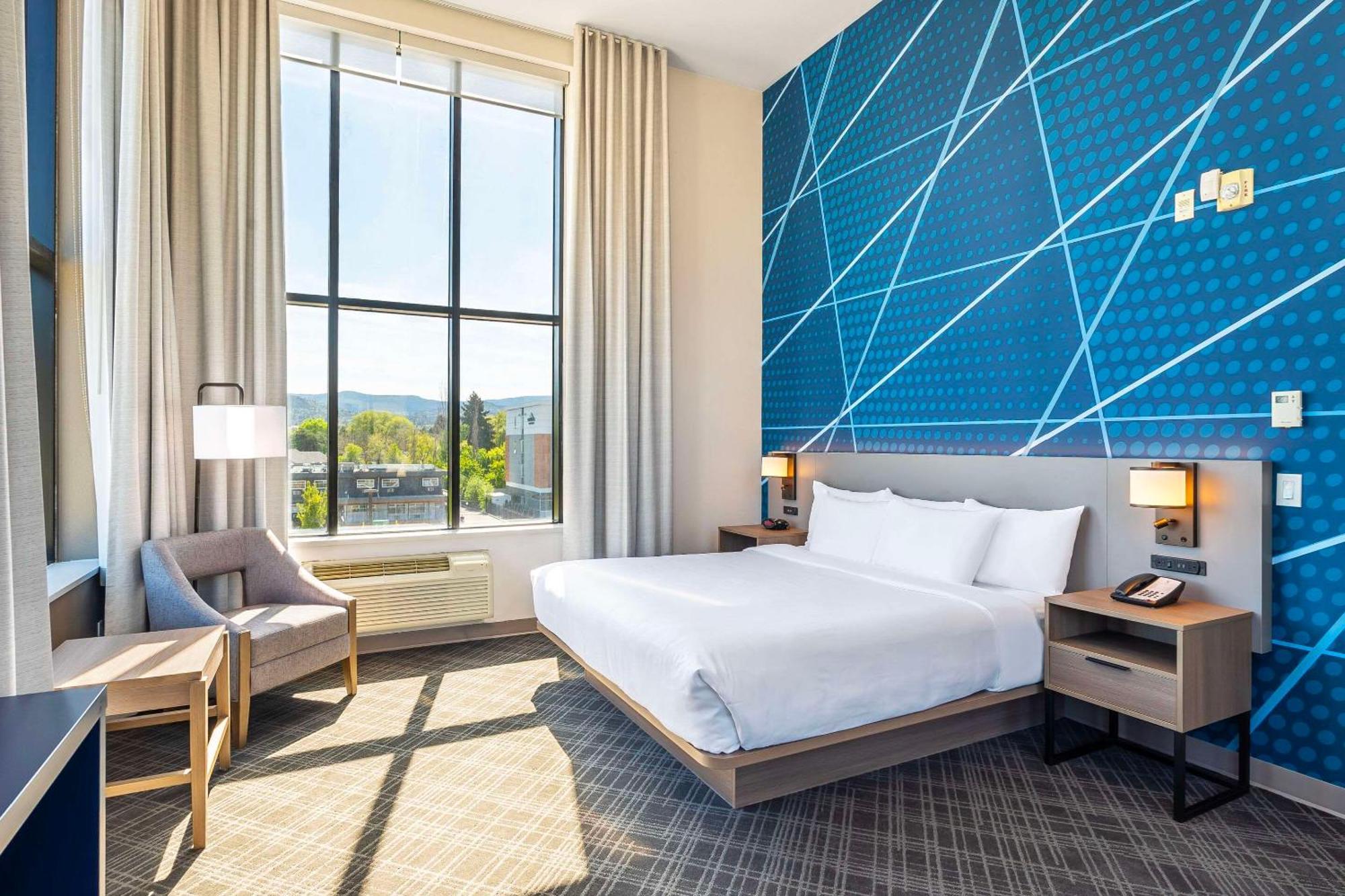 Comfort Suites Kelowna Dış mekan fotoğraf