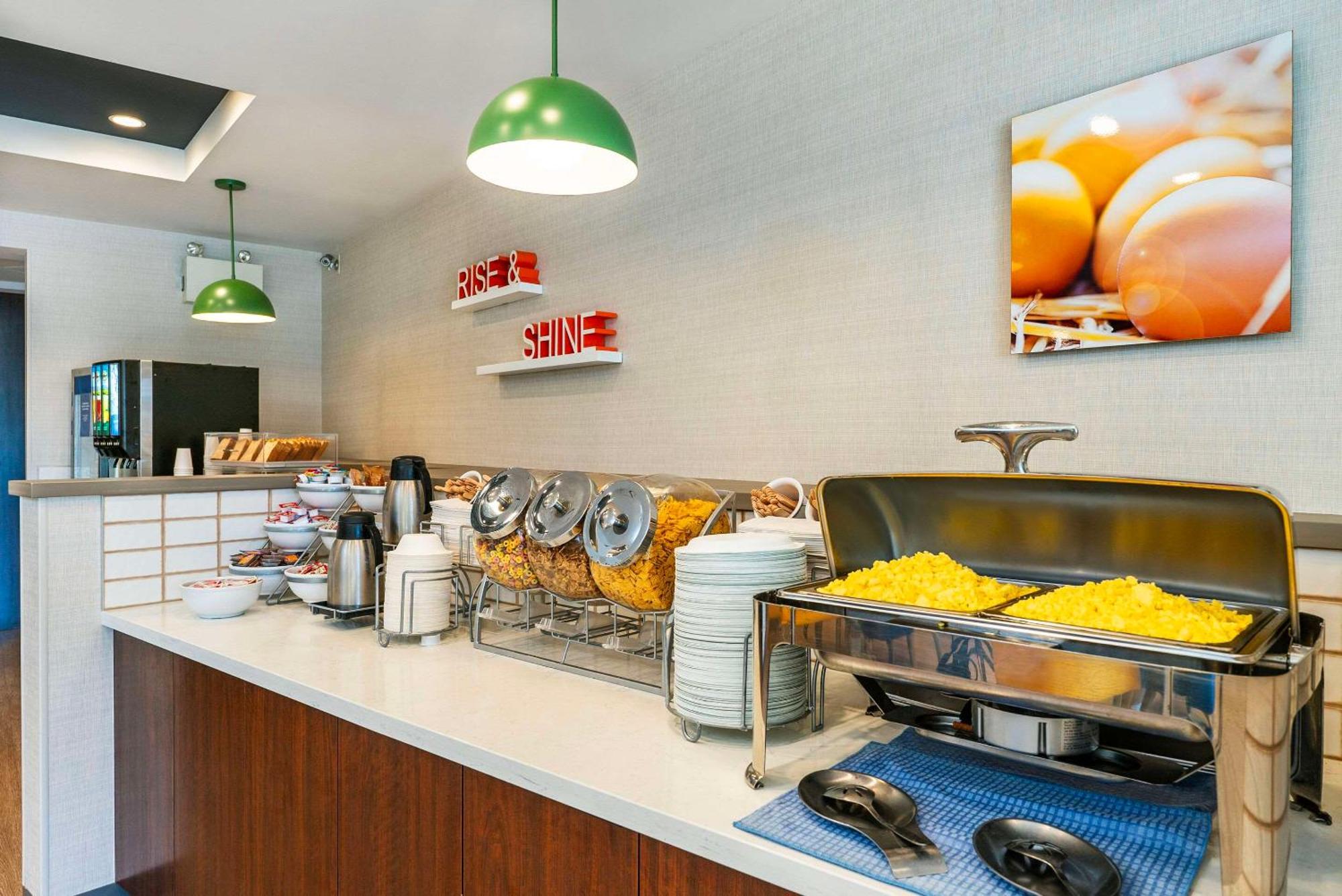 Comfort Suites Kelowna Dış mekan fotoğraf
