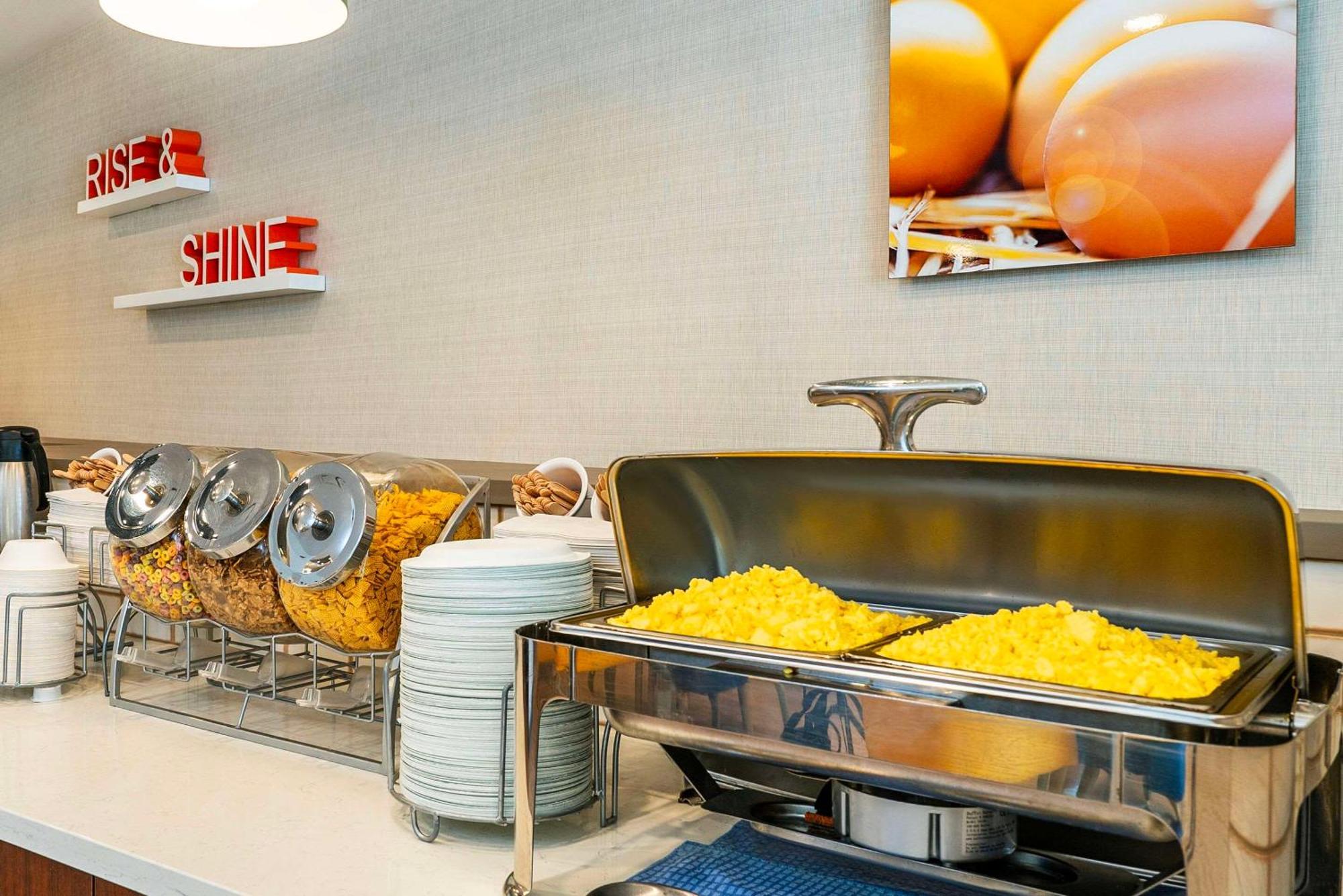 Comfort Suites Kelowna Dış mekan fotoğraf