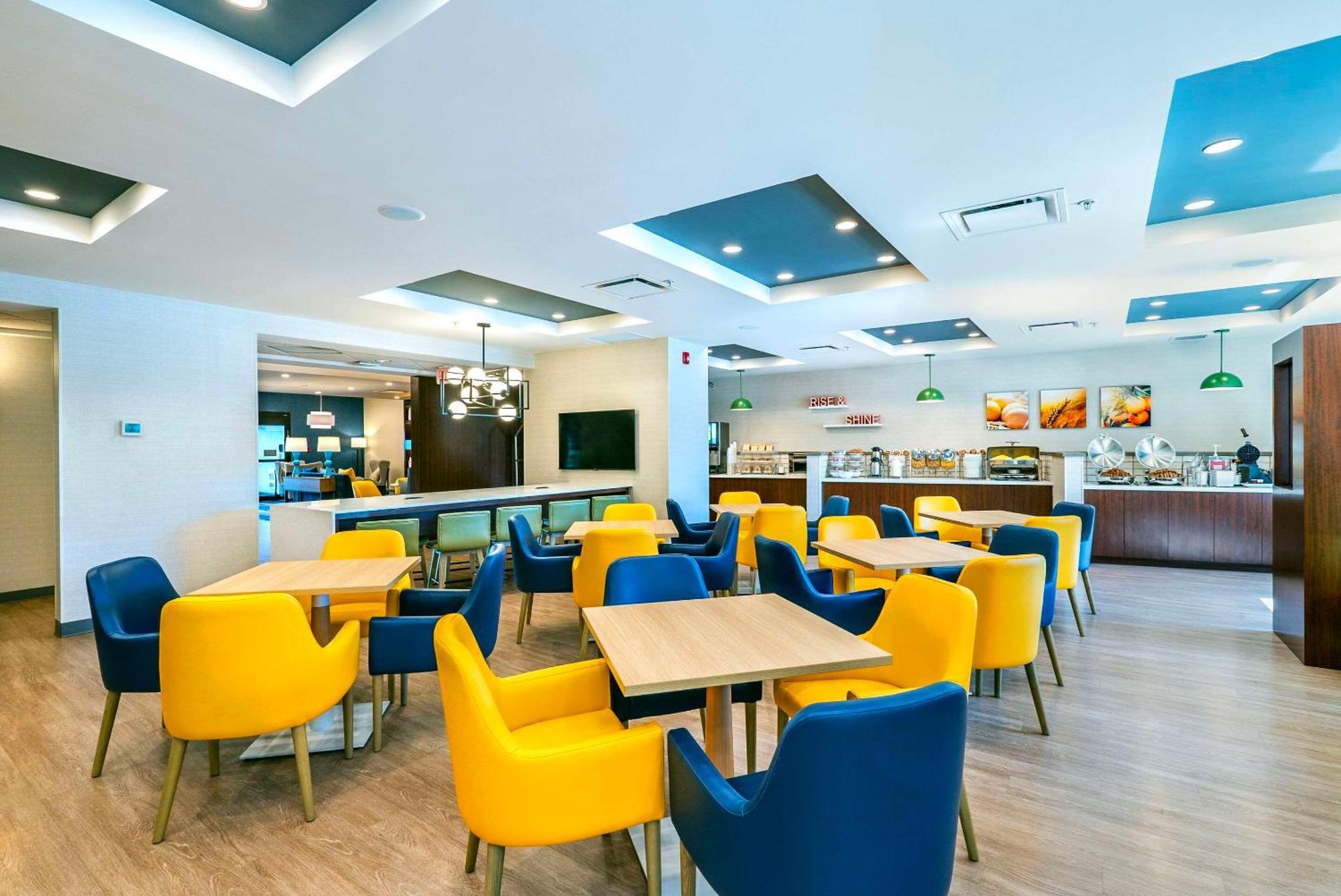 Comfort Suites Kelowna Dış mekan fotoğraf