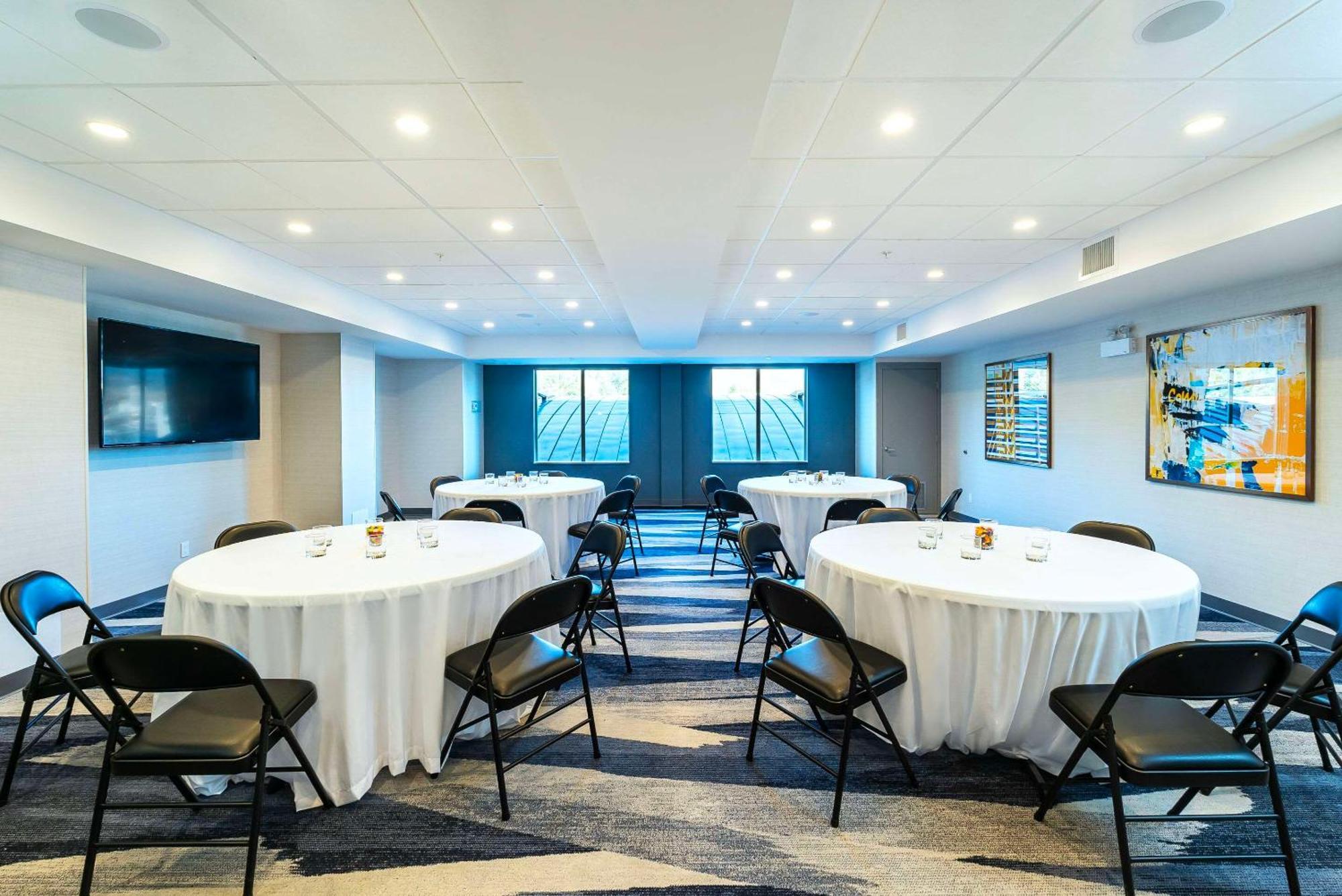 Comfort Suites Kelowna Dış mekan fotoğraf