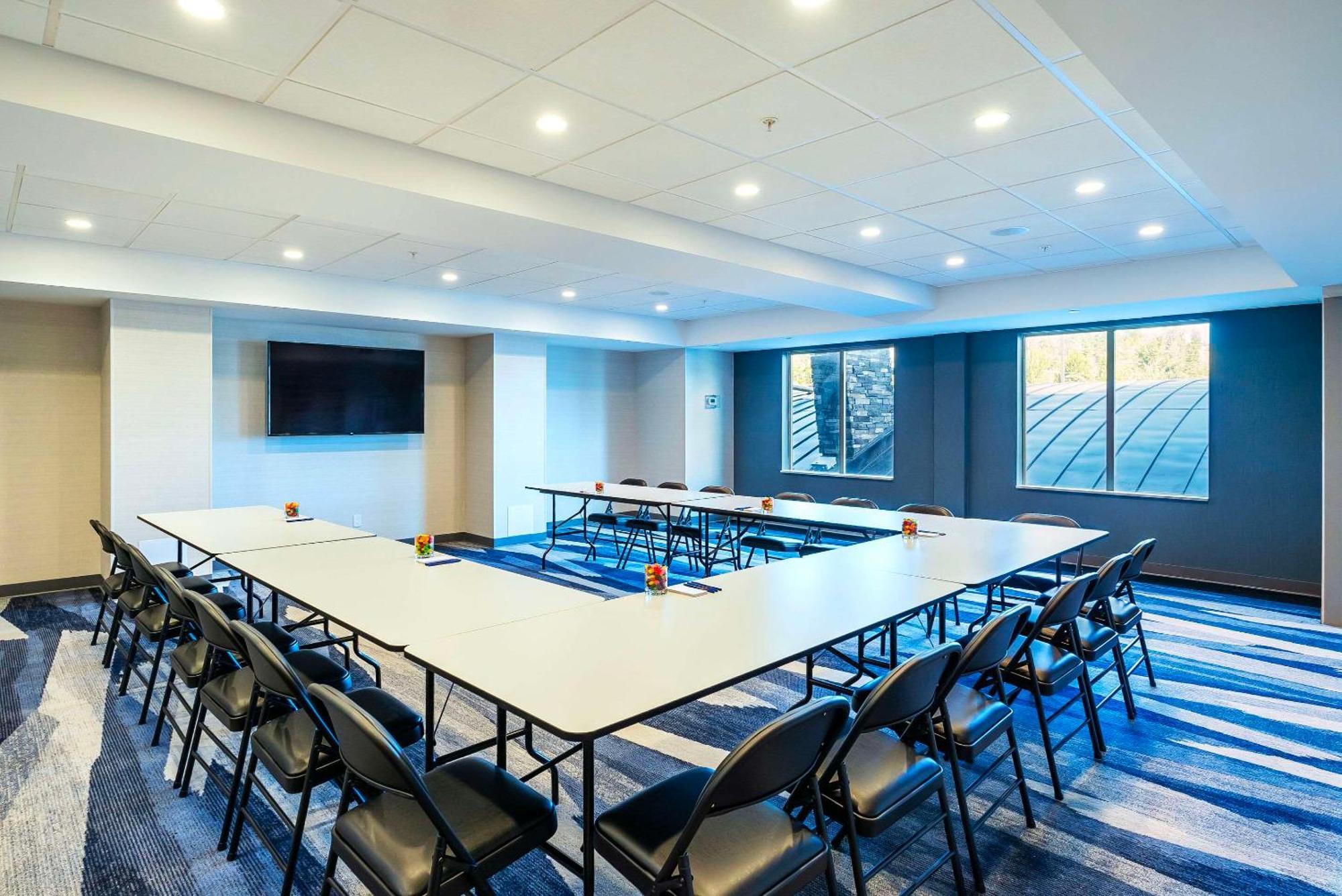 Comfort Suites Kelowna Dış mekan fotoğraf
