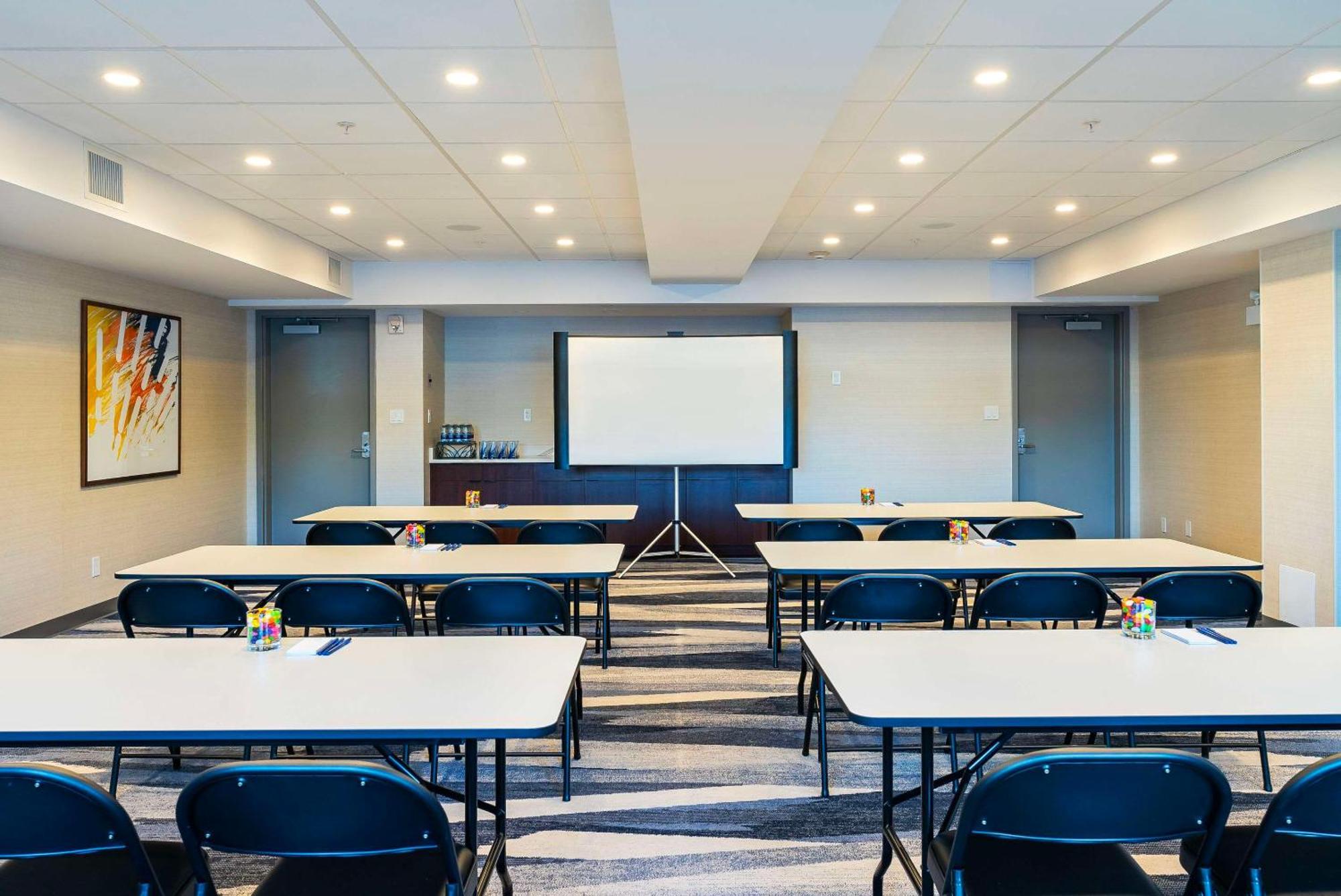 Comfort Suites Kelowna Dış mekan fotoğraf