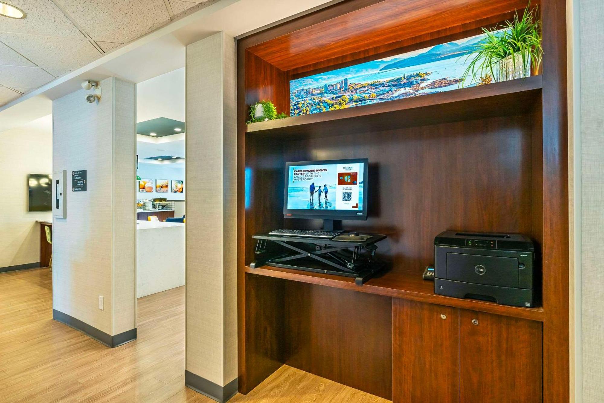 Comfort Suites Kelowna Dış mekan fotoğraf
