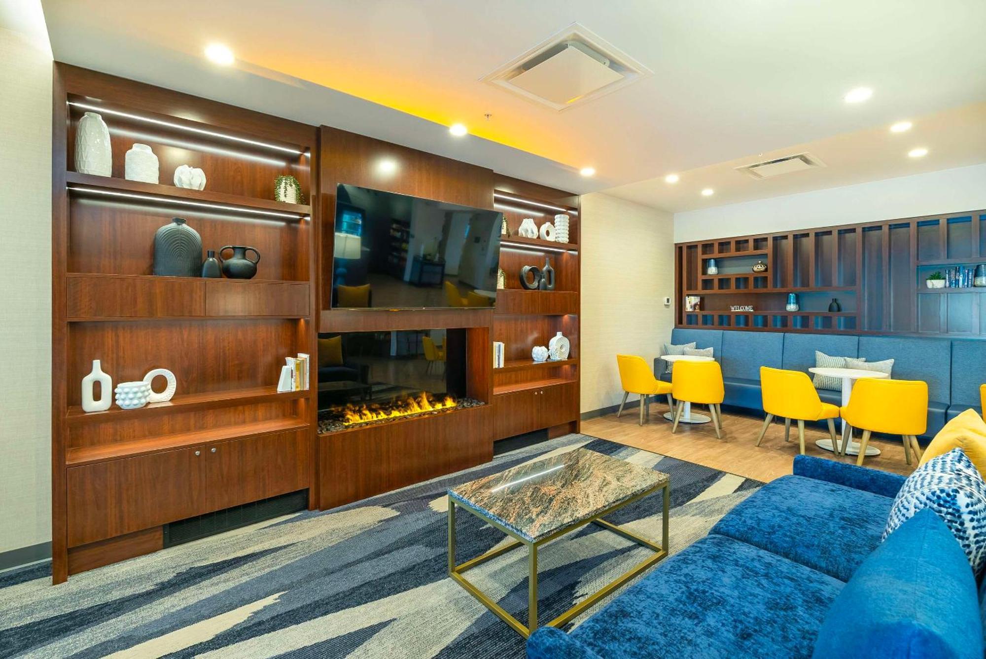 Comfort Suites Kelowna Dış mekan fotoğraf